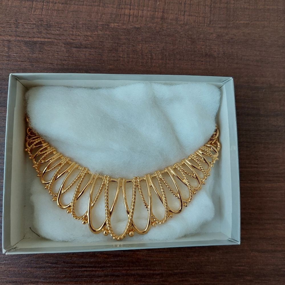 Vintage AVON Gold Tone Statement Necklace